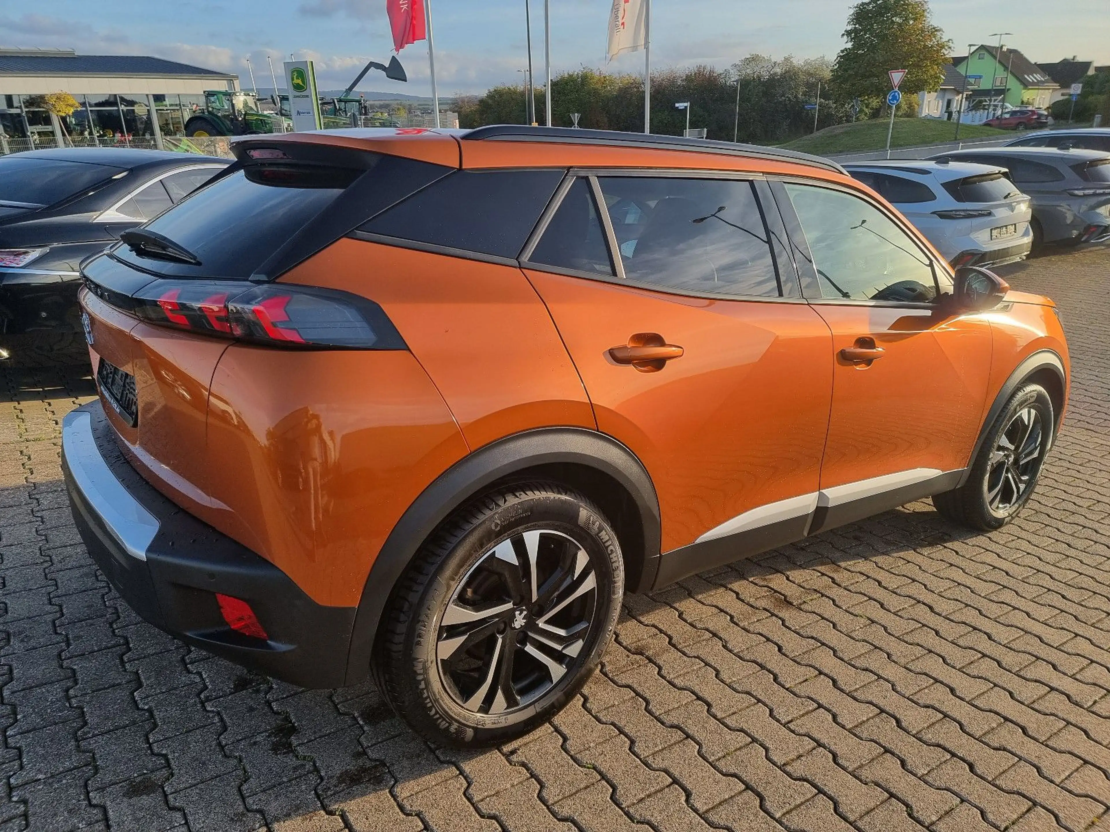 Peugeot 2008 e-2008 Allure Elektro - KLIMA-CARPLAY-PDC-KAMERA — photo 6