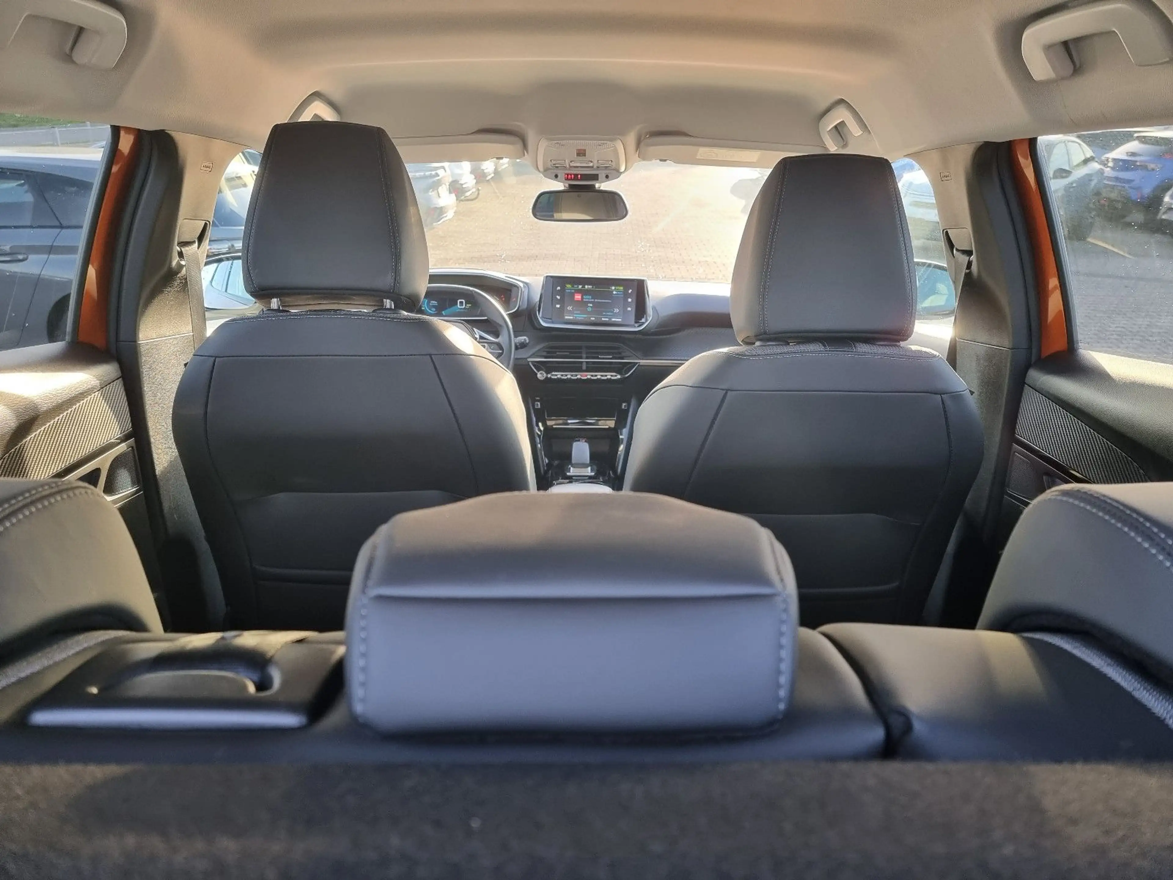 Peugeot 2008 e-2008 Allure Elektro - KLIMA-CARPLAY-PDC-KAMERA — photo 13