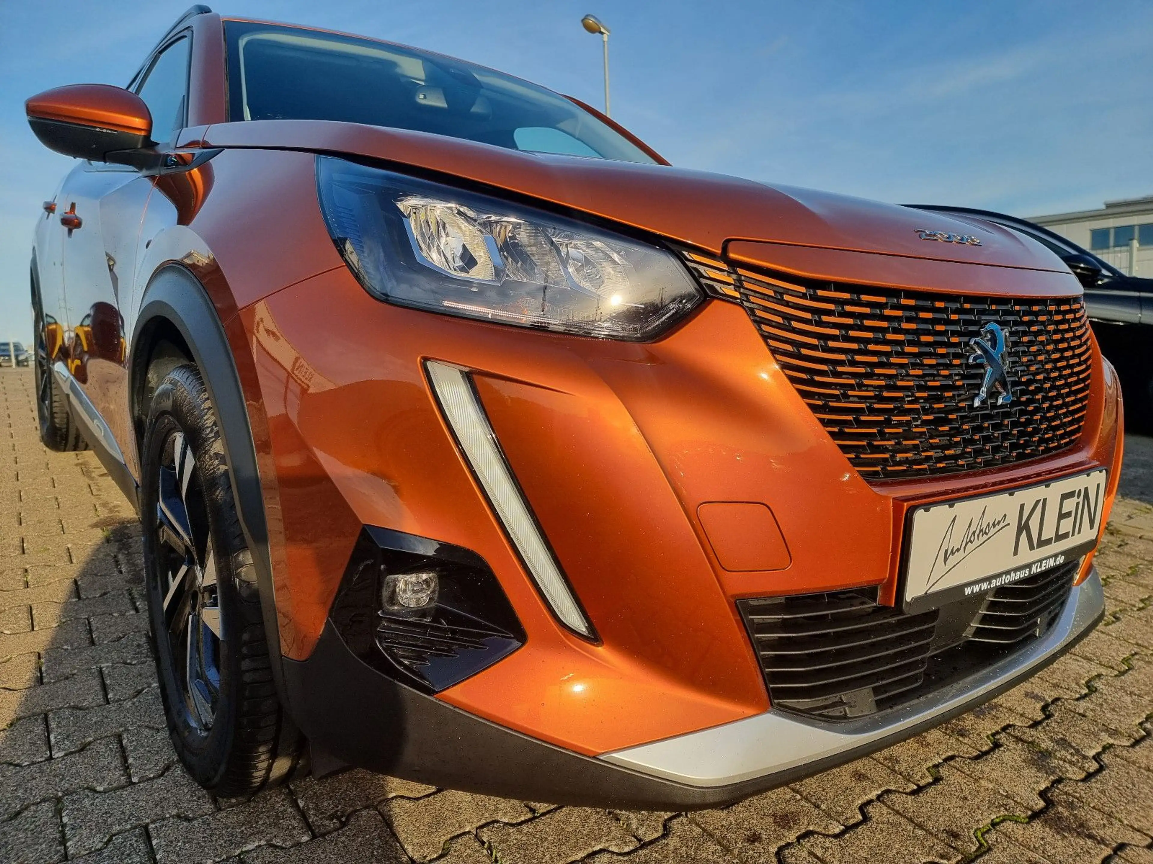 Peugeot 2008 e-2008 Allure Elektro - KLIMA-CARPLAY-PDC-KAMERA — photo 9