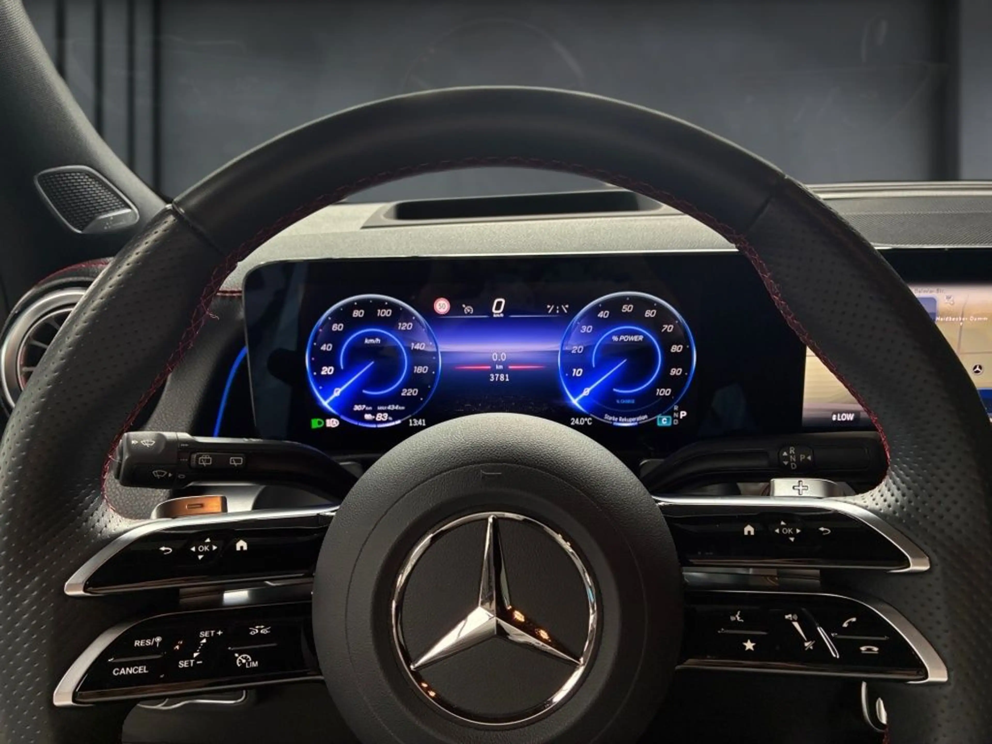 Mercedes-Benz EQB 250 AMG+PANO+NIGHT+AHK+BURMESTER+HUD+360° — photo 8