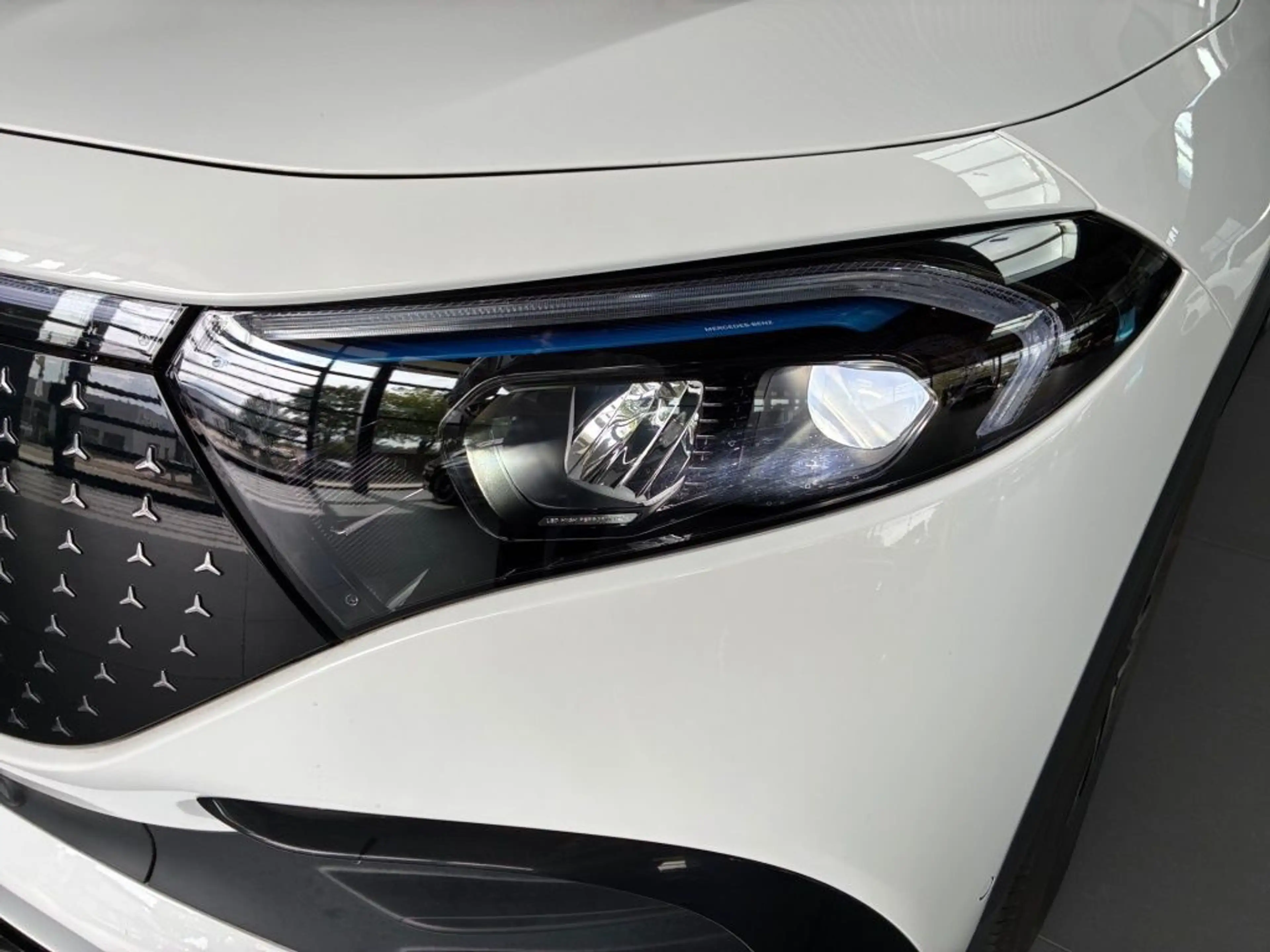 Mercedes-Benz EQB 250 AMG+PANO+NIGHT+AHK+BURMESTER+HUD+360° — photo 2