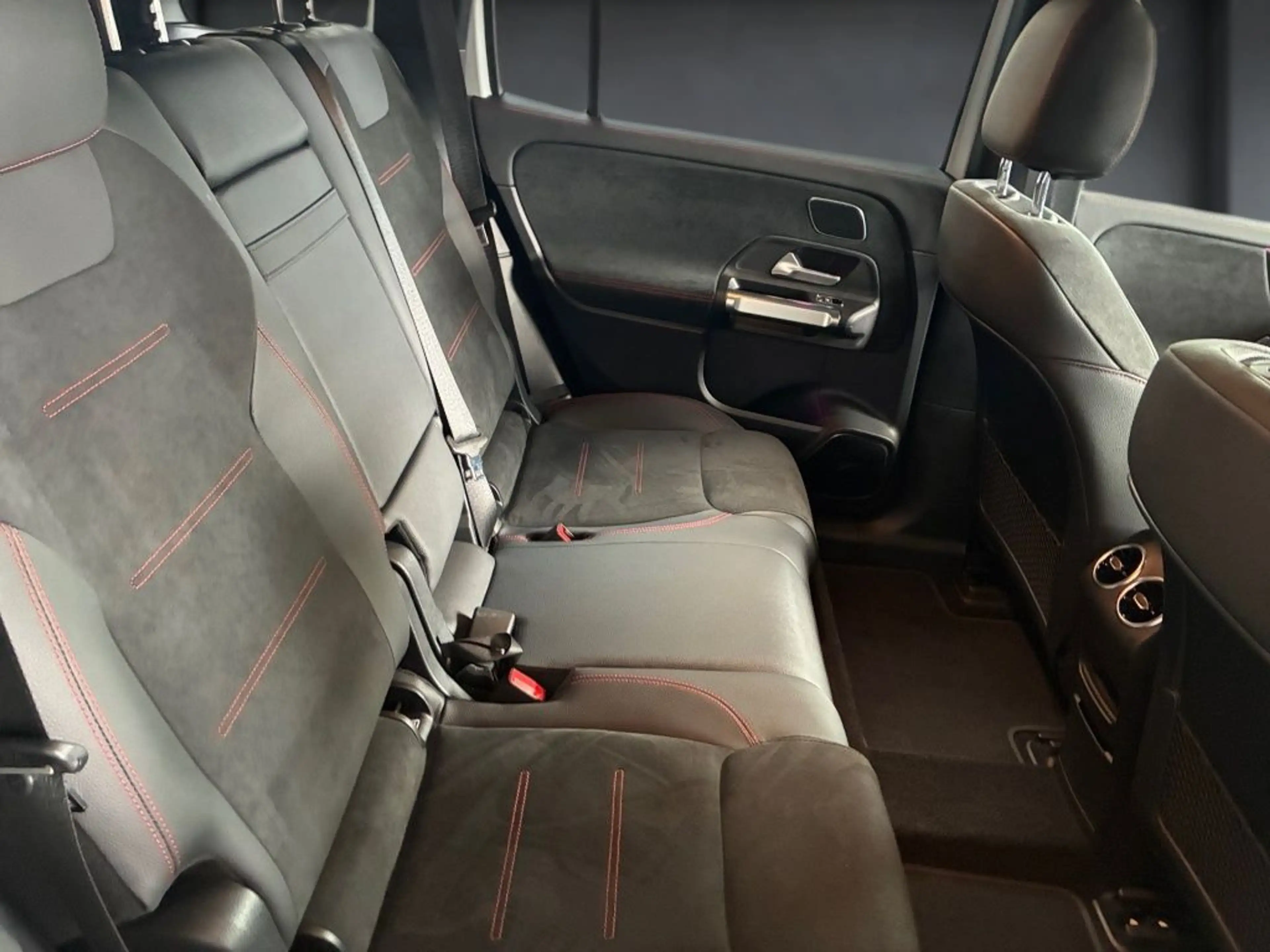 Mercedes-Benz EQB 250 AMG+PANO+NIGHT+AHK+BURMESTER+HUD+360° — photo 14