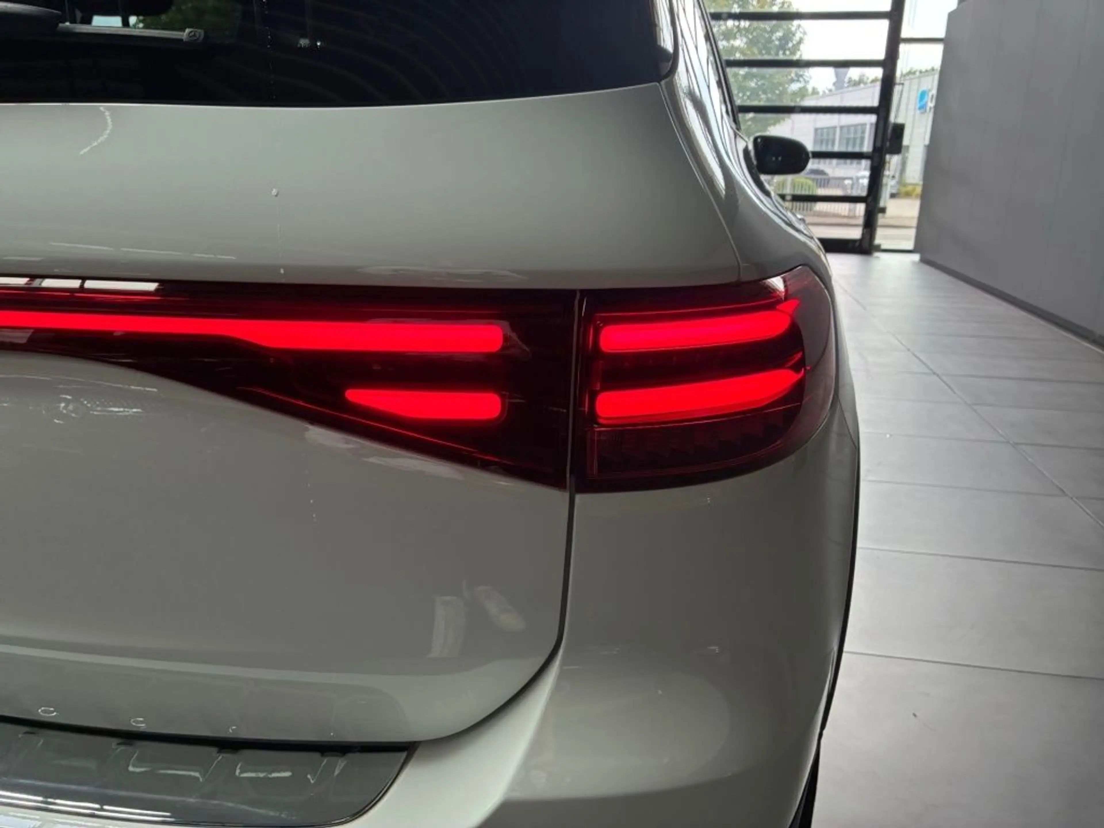 Mercedes-Benz EQB 250 AMG+PANO+NIGHT+AHK+BURMESTER+HUD+360° — photo 11