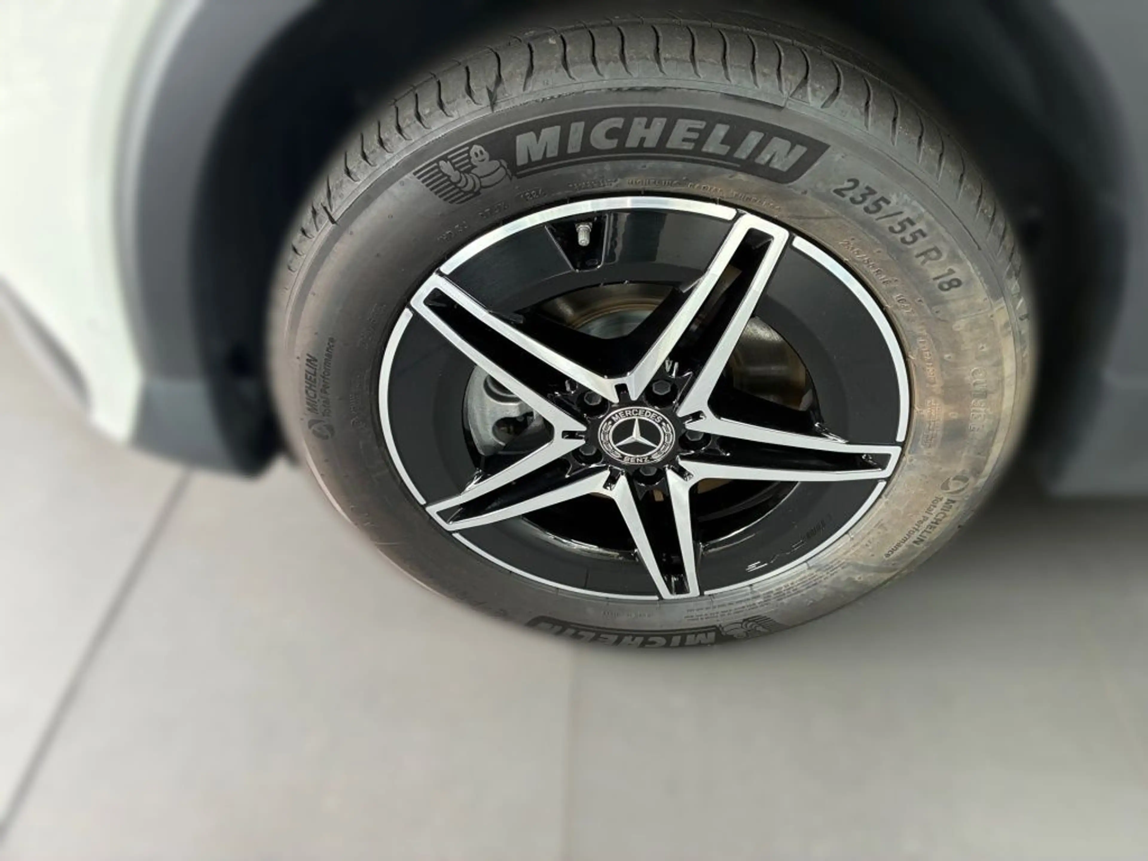 Mercedes-Benz EQB 250 AMG+PANO+NIGHT+AHK+BURMESTER+HUD+360° — photo 4