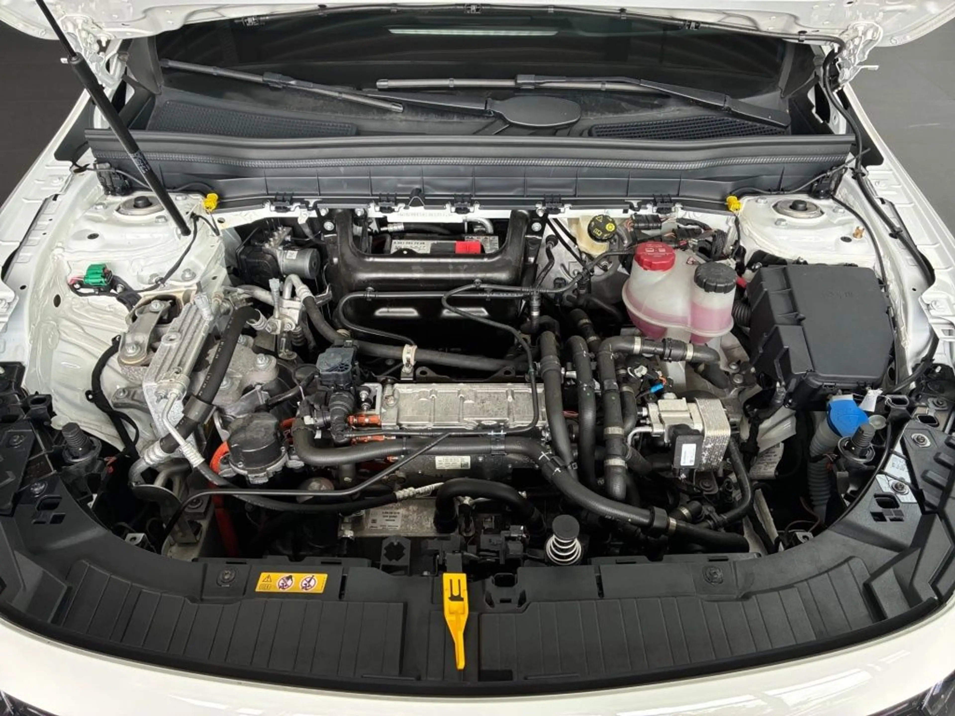 Mercedes-Benz EQB 250 AMG+PANO+NIGHT+AHK+BURMESTER+HUD+360° — photo 5