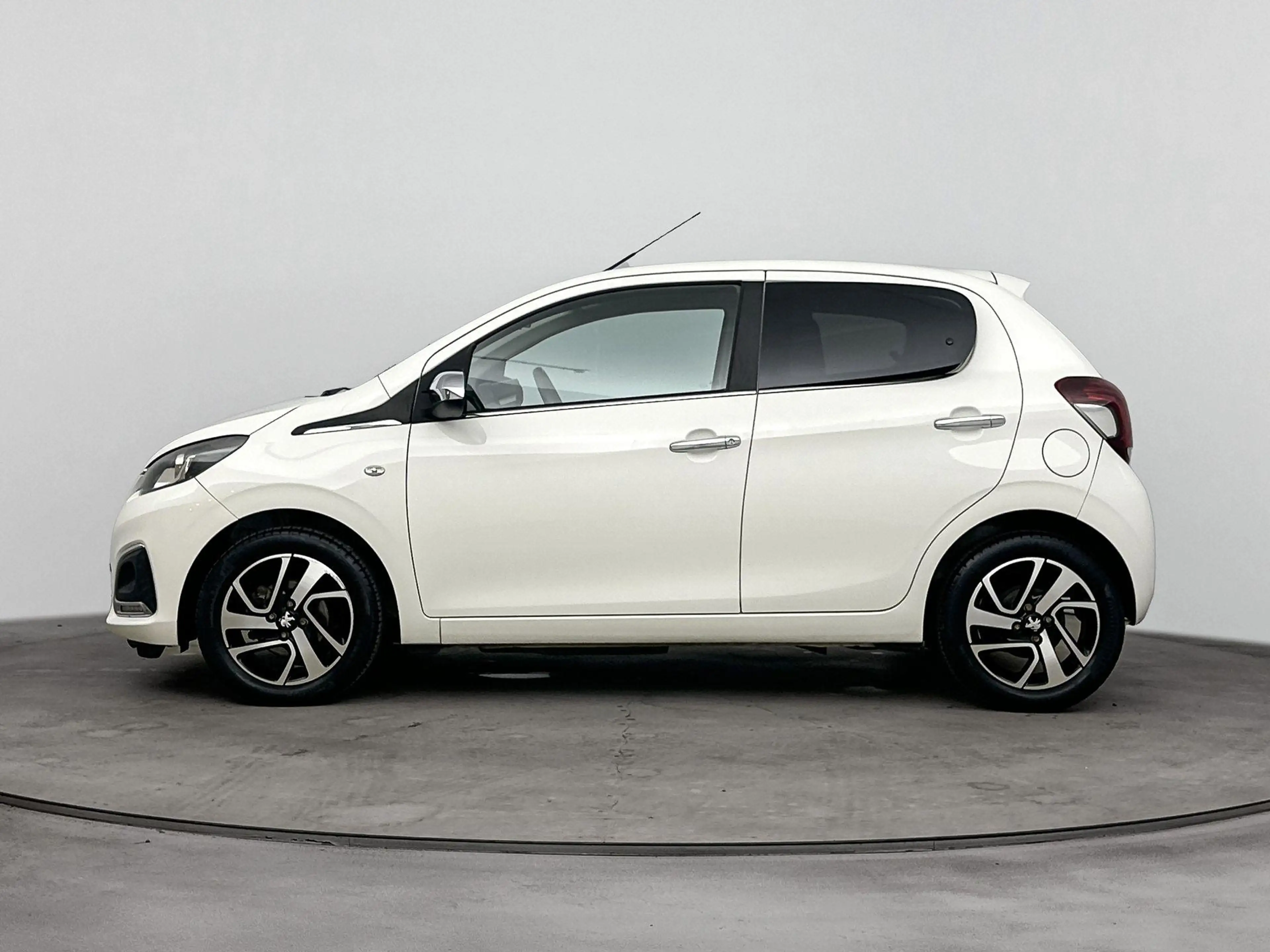 Peugeot 108 72 pk Allure | Apple Carplay/Android Auto | Achter — photo 2