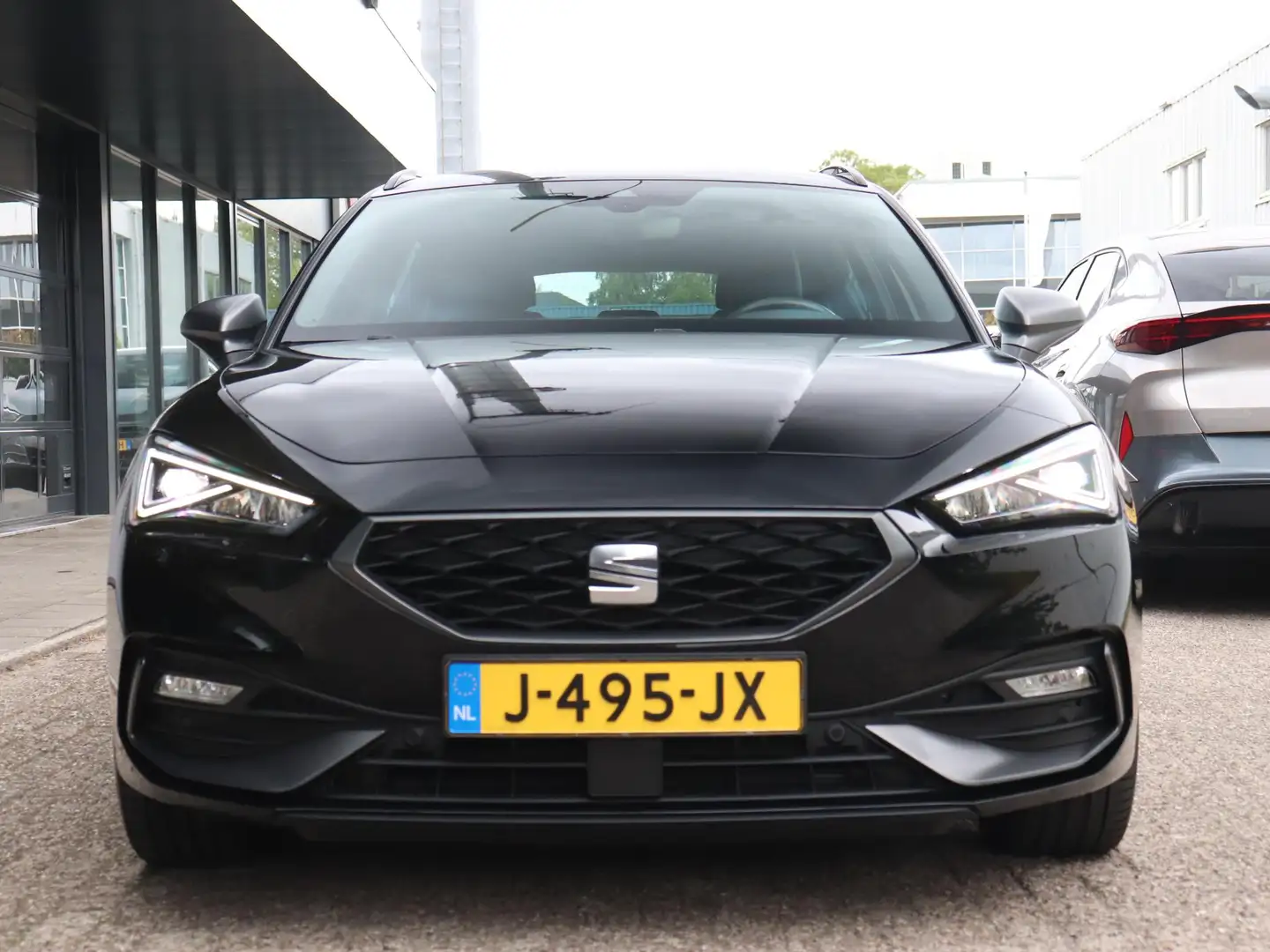 SEAT Leon Sportstourer 1.5 TSI 150pk FR Launch Edition | Tre Zwart - 2