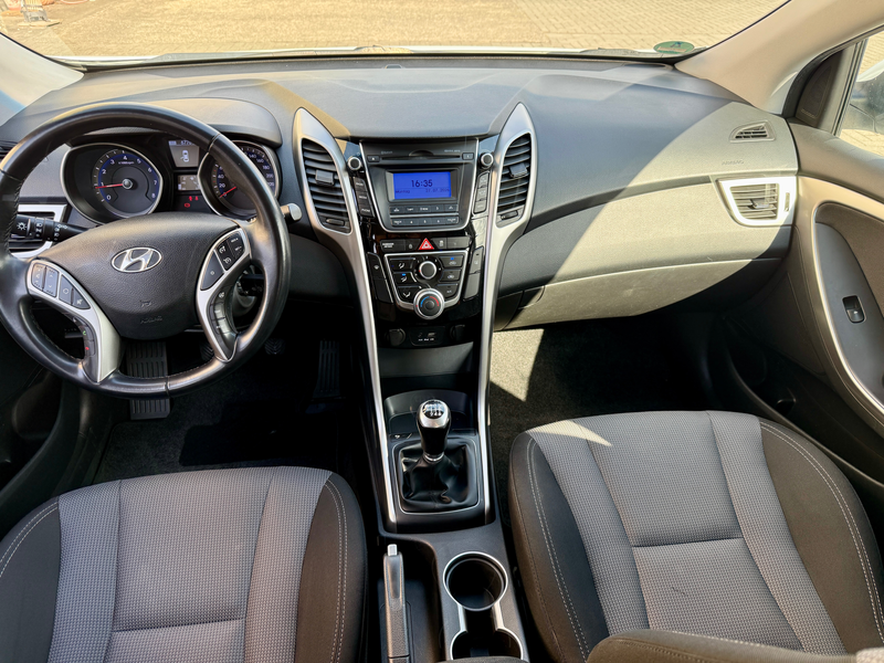 Hyundai i30 YES! 101PS*nur 67TKM*1. Hand*TÜV+Insp Neu*KLIMA*PDC — photo 11