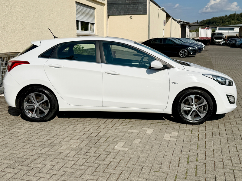 Hyundai i30 YES! 101PS*nur 67TKM*1. Hand*TÜV+Insp Neu*KLIMA*PDC — photo 8