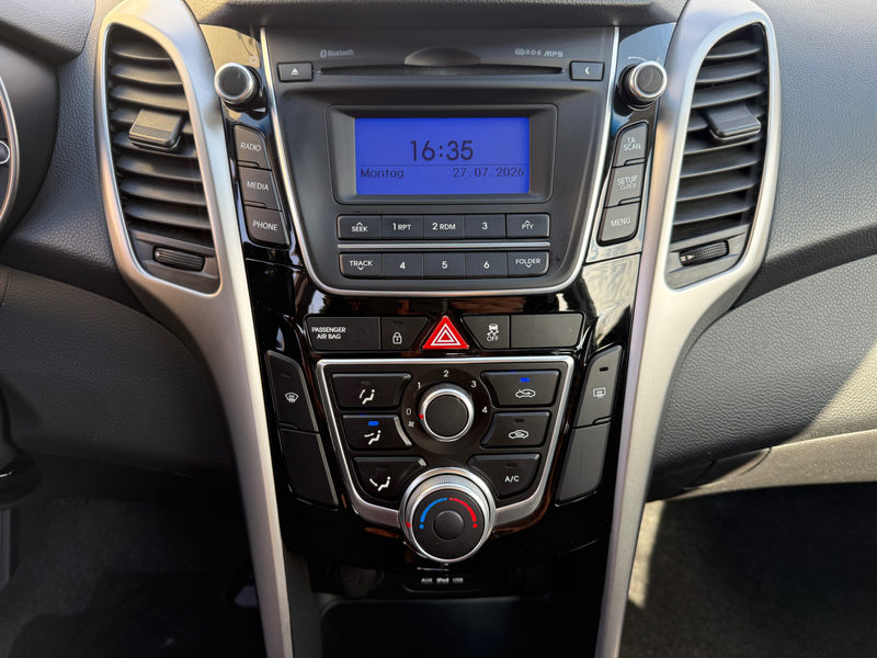 Hyundai i30 YES! 101PS*nur 67TKM*1. Hand*TÜV+Insp Neu*KLIMA*PDC — photo 12