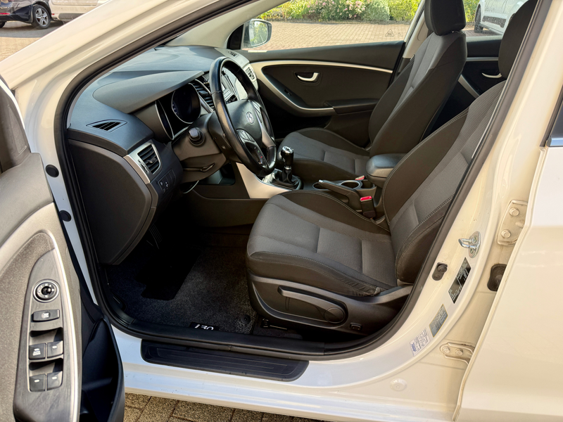 Hyundai i30 YES! 101PS*nur 67TKM*1. Hand*TÜV+Insp Neu*KLIMA*PDC — photo 10