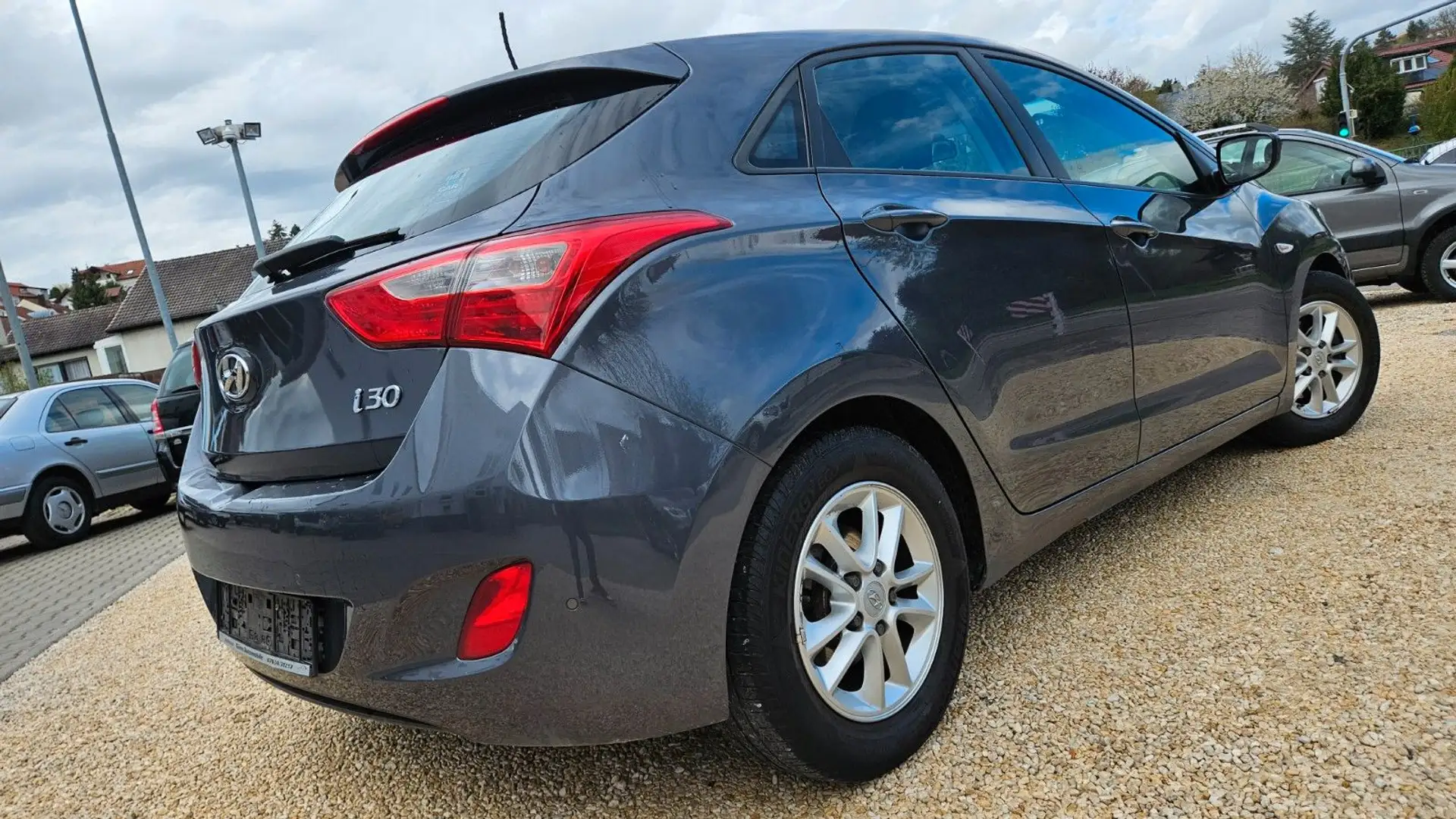 Hyundai i30 1.6+TÜV+GARANTIE+XENON+PARKS+KLIMA+1HAND Grey - 2