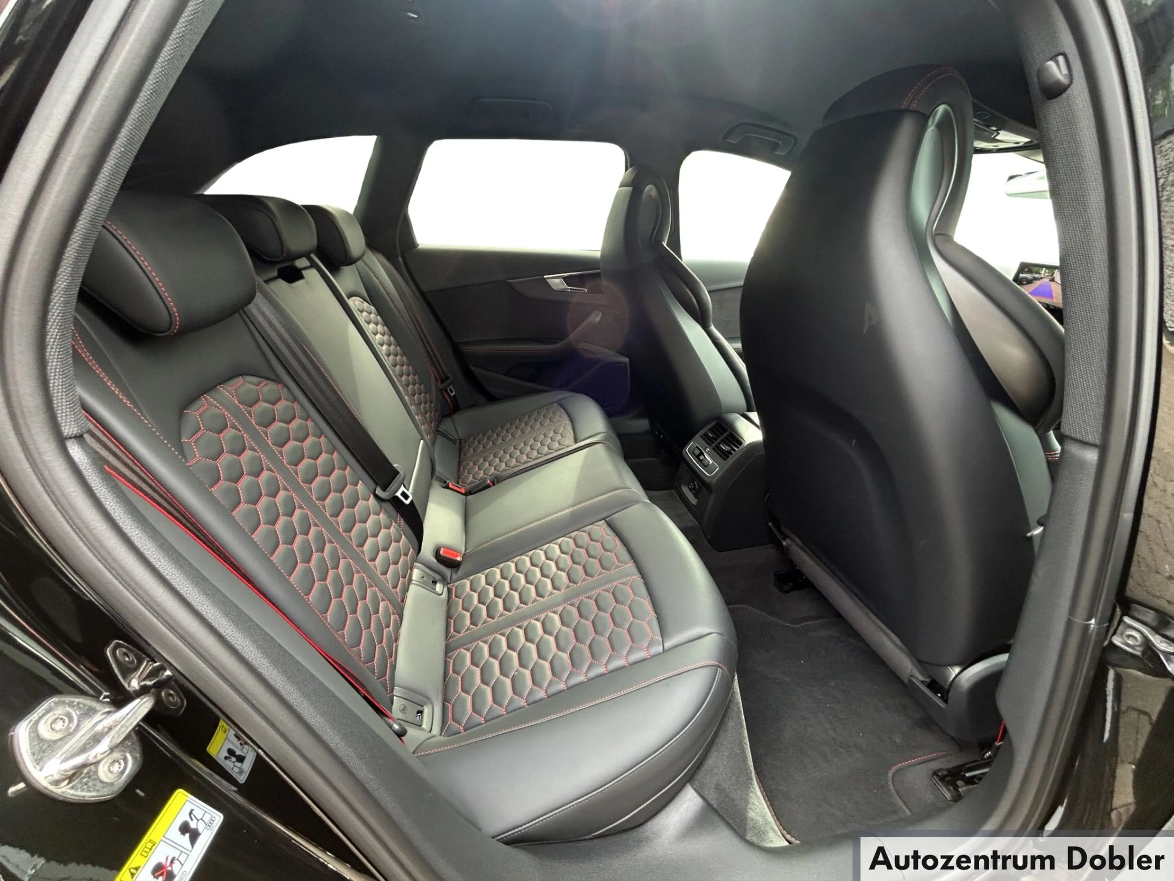 Audi RS4 Avant Competion 331kW AHK Navi PDC Leder LED — photo 11
