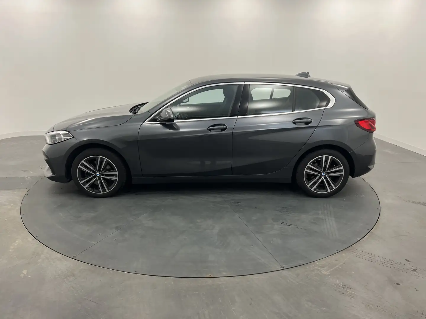 BMW 118 118d 150 ch BVA8 Business Design Gris - 2