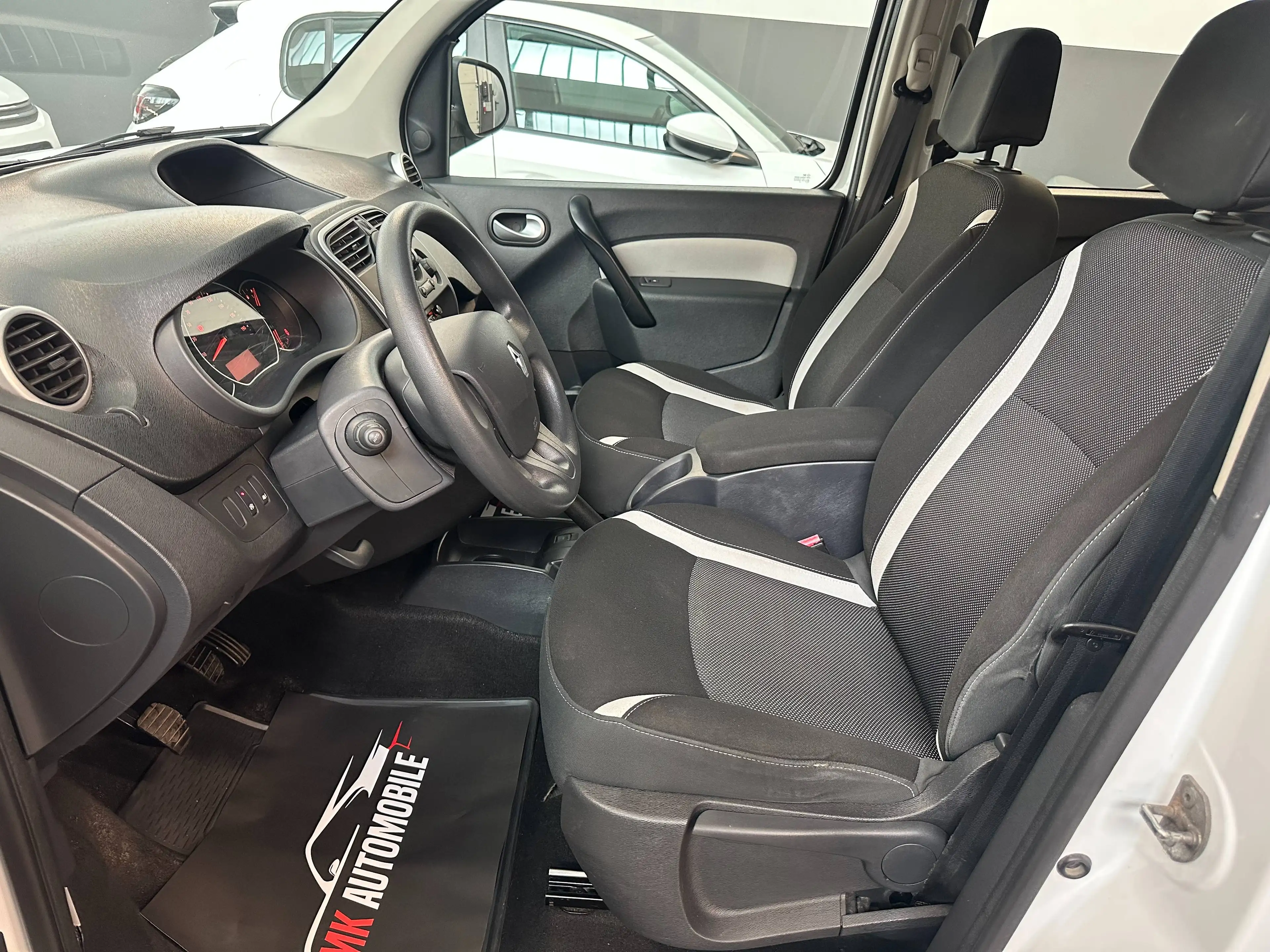 Renault Kangoo Kangoo Expression Energy dCi 90 — photo 11