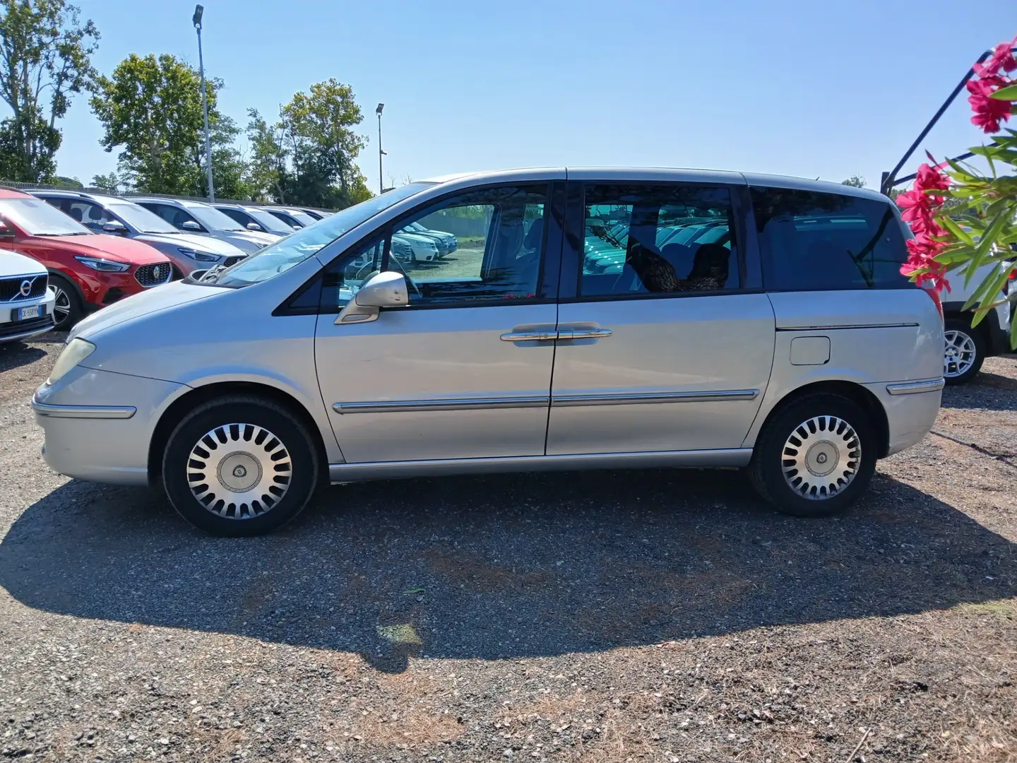 Lancia Phedra 2.0 MJT 136 CV Executive Silber - 2