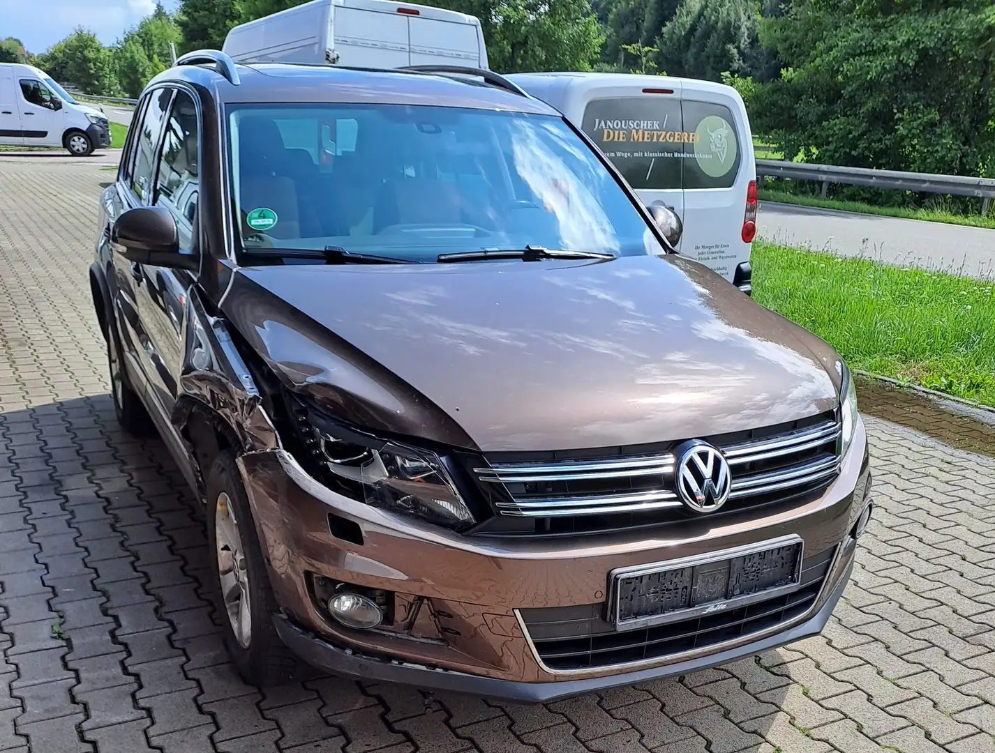 Volkswagen Tiguan 2.0 TDI DPF 4Motion Sport Brązowy - 1