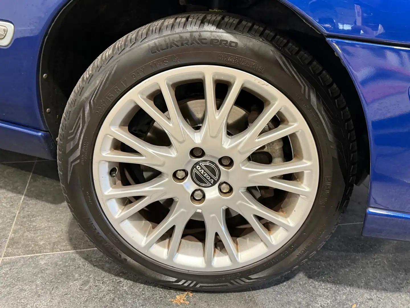 Volvo V70 2.5 T AUTomaat Ocean Race youngtimer regeling Modrá - 2