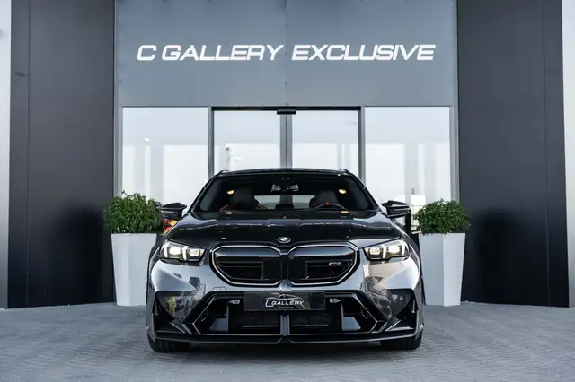 BMW M5 view 2