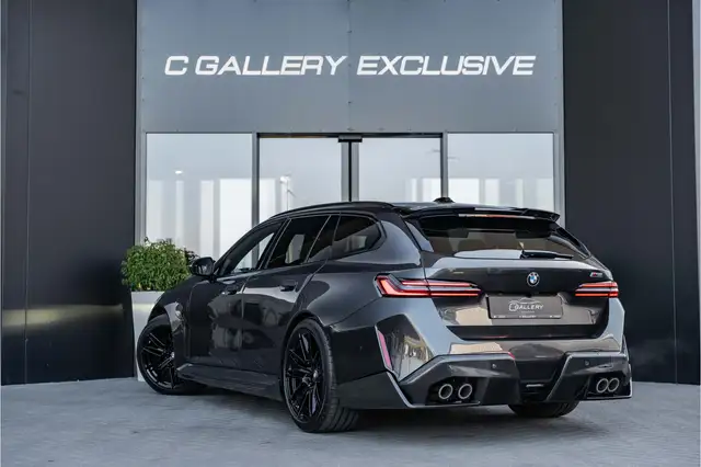 BMW M5 view 5