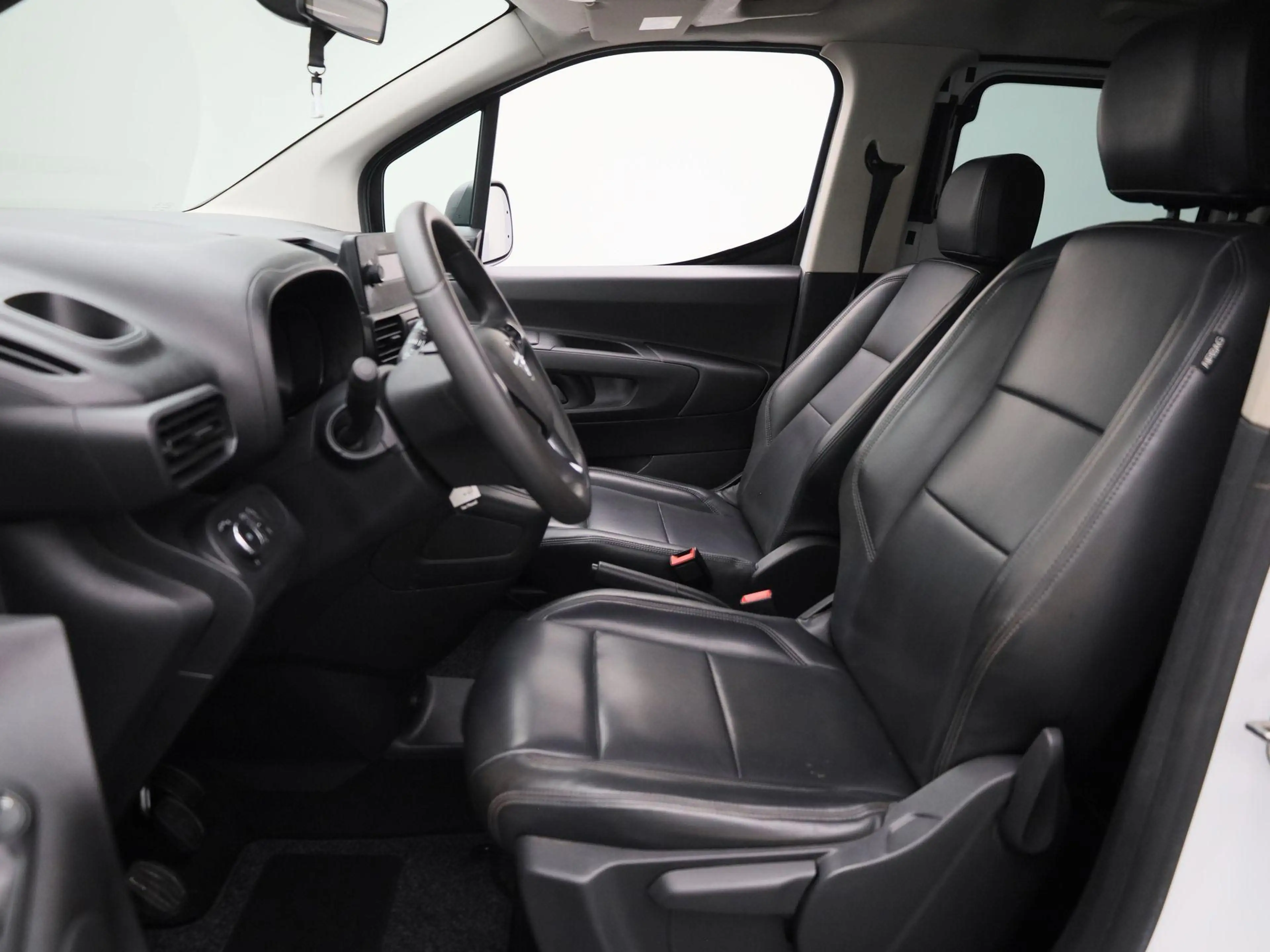 Opel Combo Life 1.5 Turbo D 100 MT6 Edition — photo 10