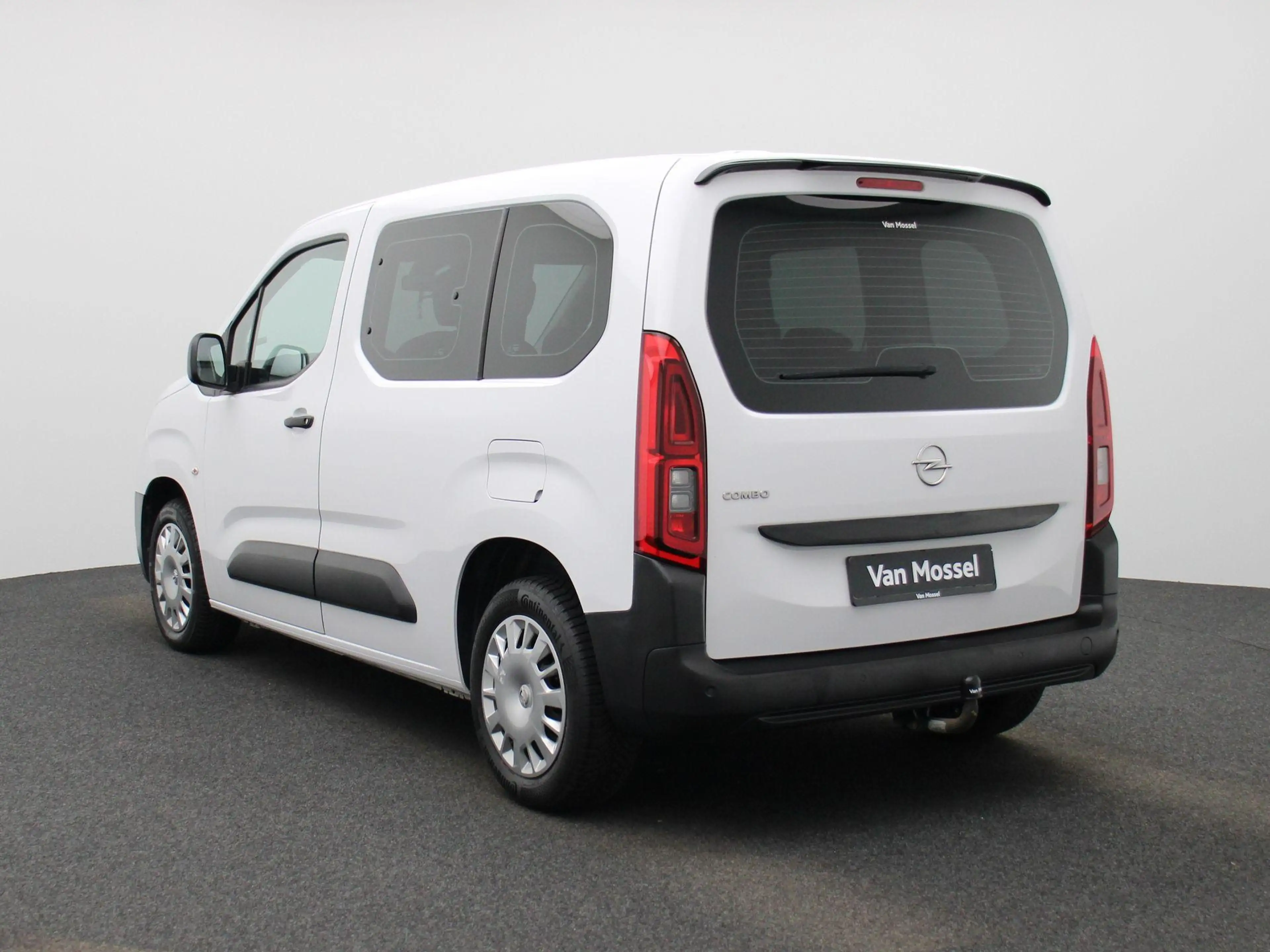 Opel Combo Life 1.5 Turbo D 100 MT6 Edition — photo 2