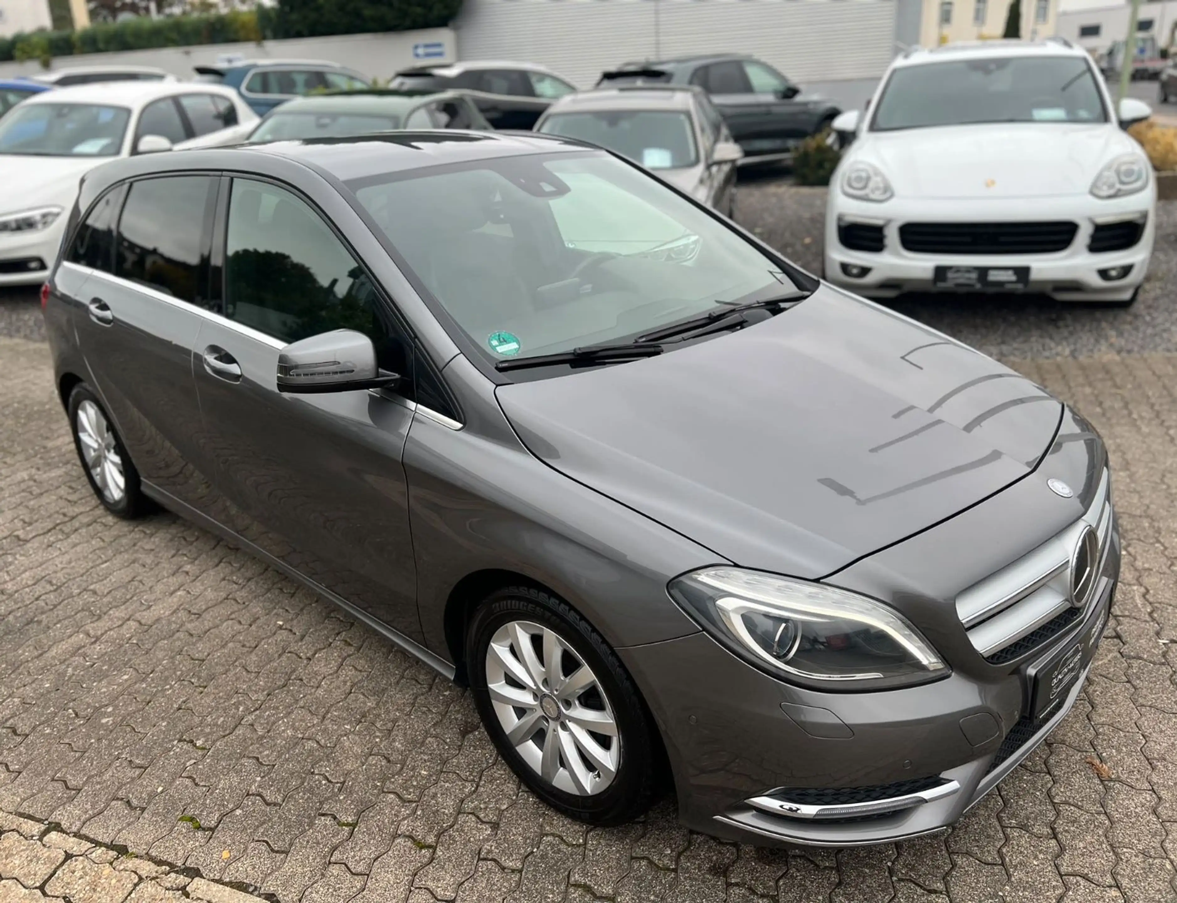 Mercedes-Benz B 200 -KLIMA-NAVI-BLUETOOTH-PDC-BIXENON-TEILLEDER — photo 5