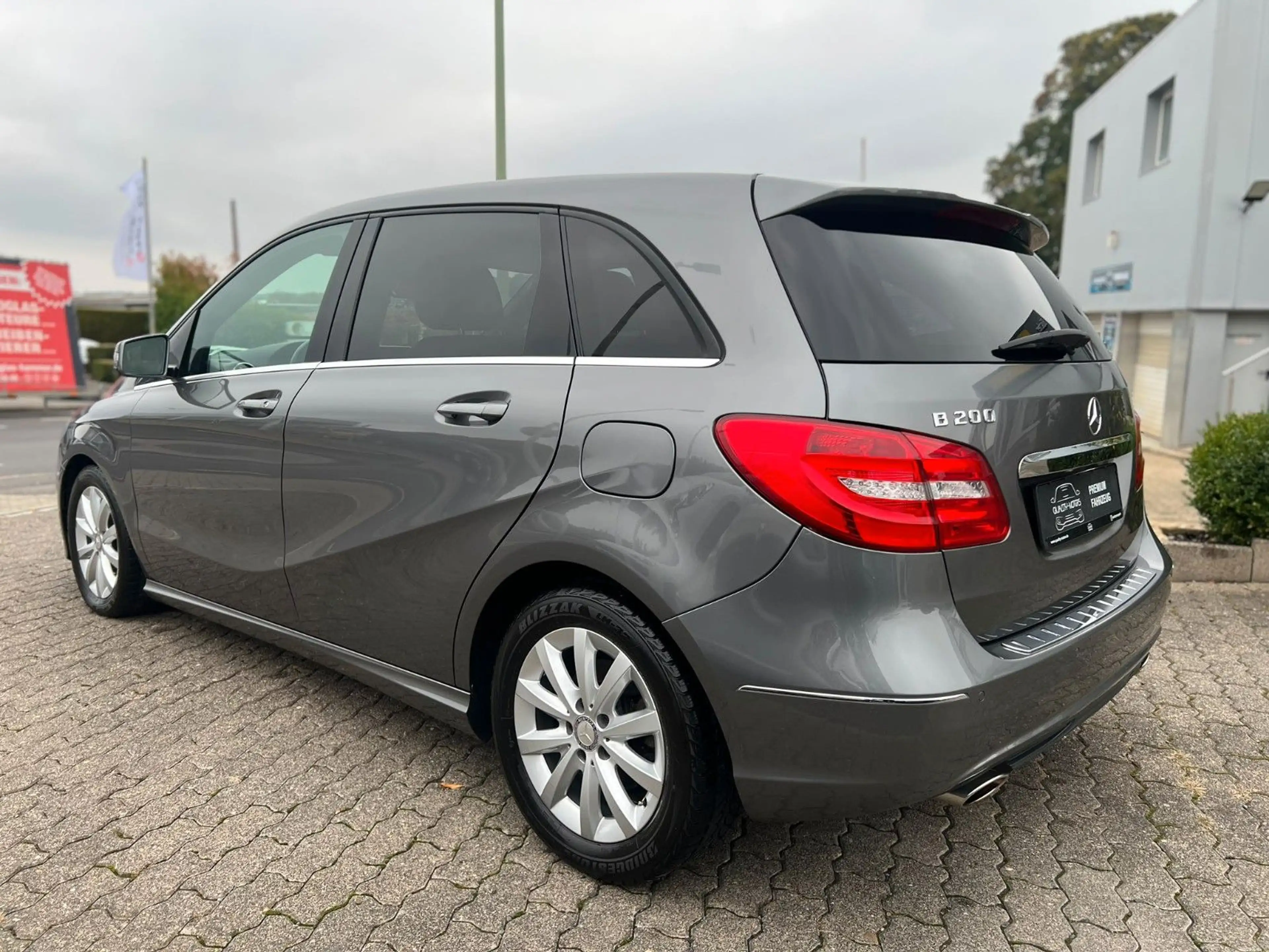Mercedes-Benz B 200 -KLIMA-NAVI-BLUETOOTH-PDC-BIXENON-TEILLEDER — photo 2