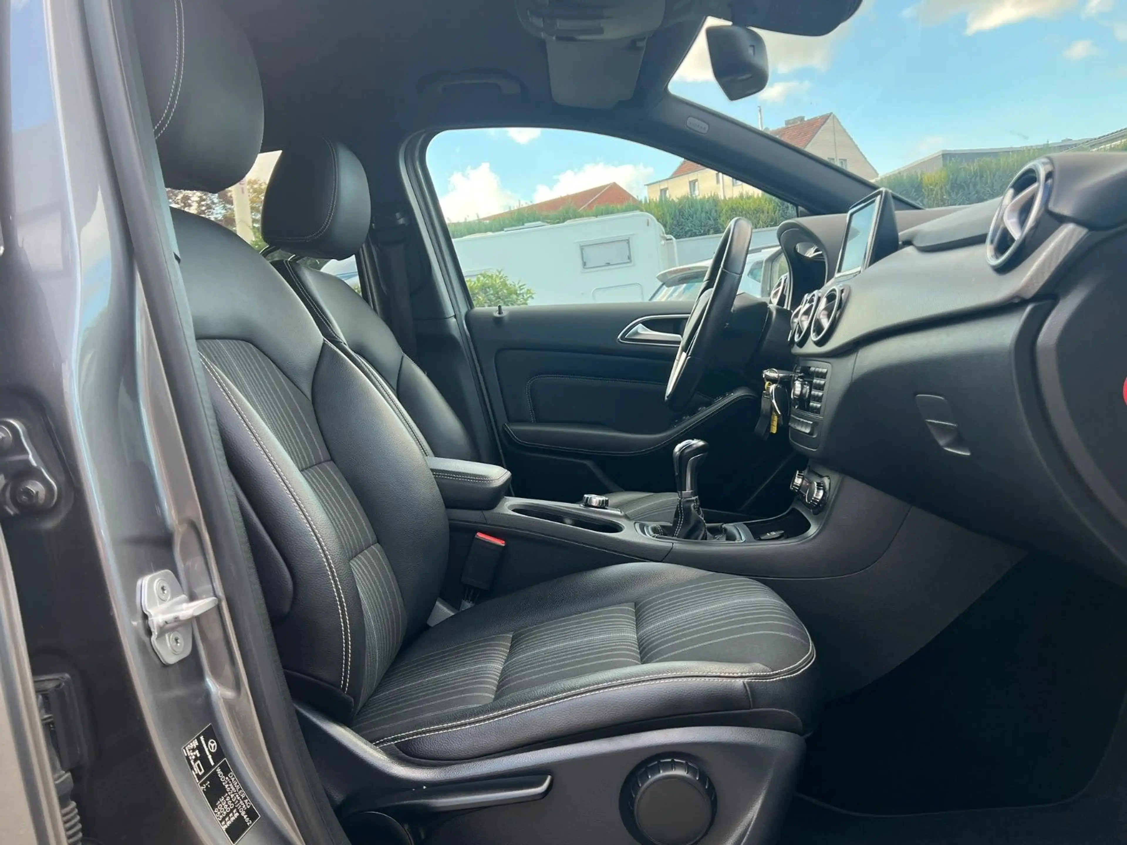 Mercedes-Benz B 200 -KLIMA-NAVI-BLUETOOTH-PDC-BIXENON-TEILLEDER — photo 10