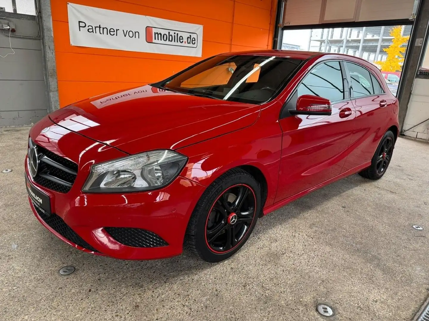 Mercedes-Benz A 180 A180 Automatik PDC Sitzheizung Rot - 1