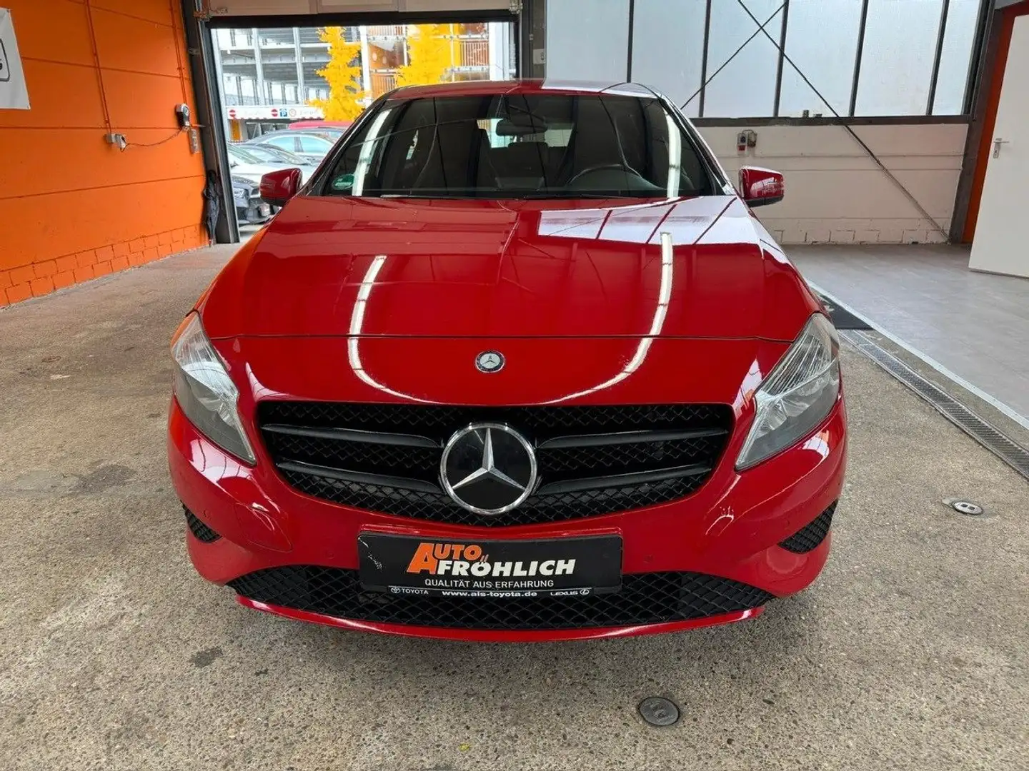 Mercedes-Benz A 180 A180 Automatik PDC Sitzheizung Rot - 2
