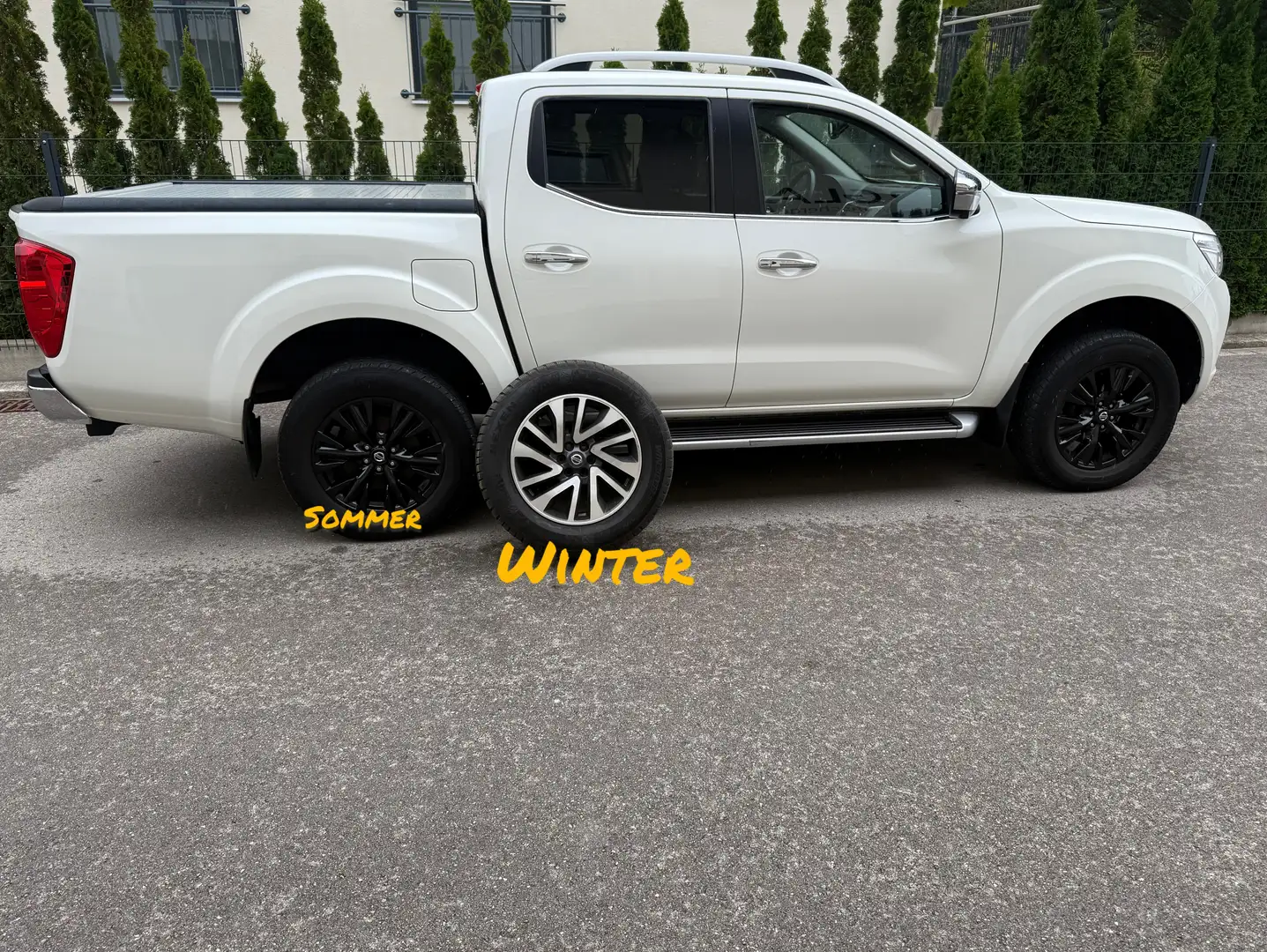 Nissan NP300 Tekna Double Cab 4x4 Weiß - 2