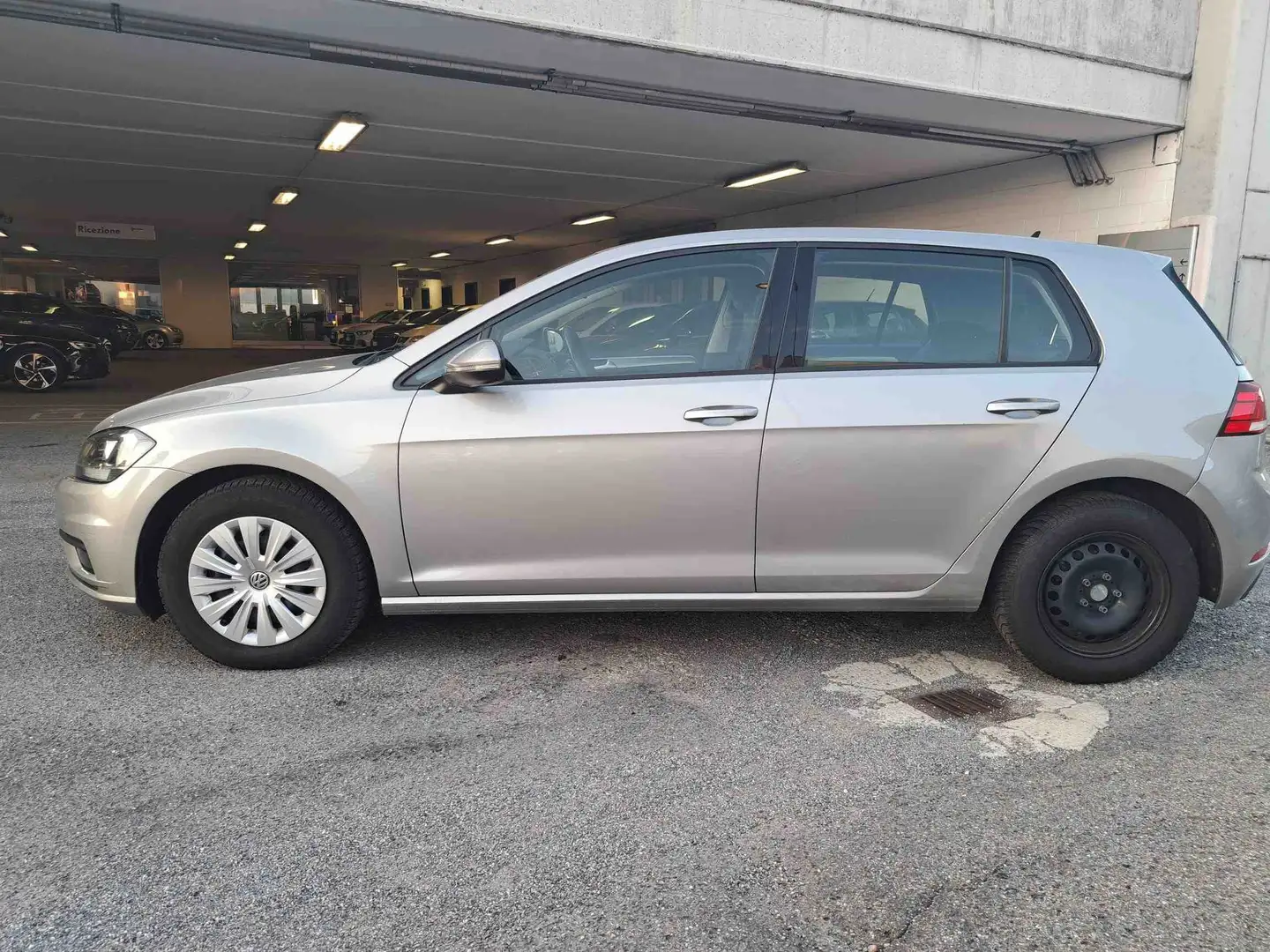 Volkswagen Golf Golf 5p 1.6 tdi Trendline 90cv Autocarro Argento - 2