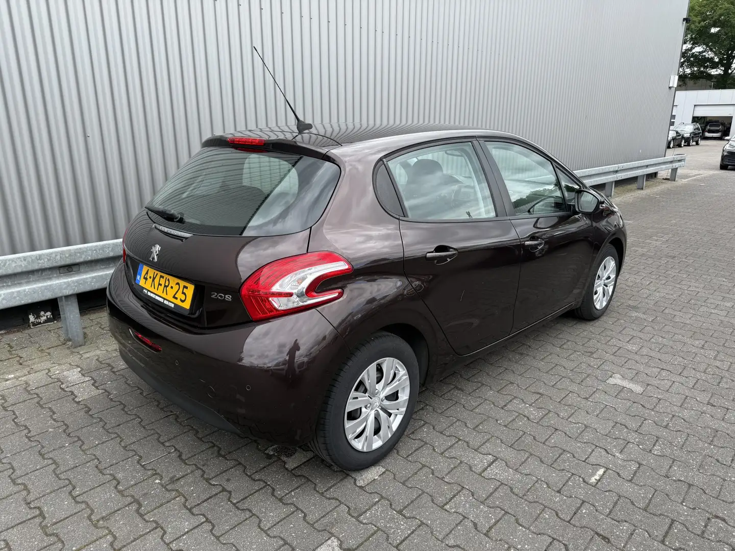 Peugeot 208 1.2 VTi Envy 160Dkm.NAP, 5-Drs, Clima, Navi, CC, P Marrón - 2
