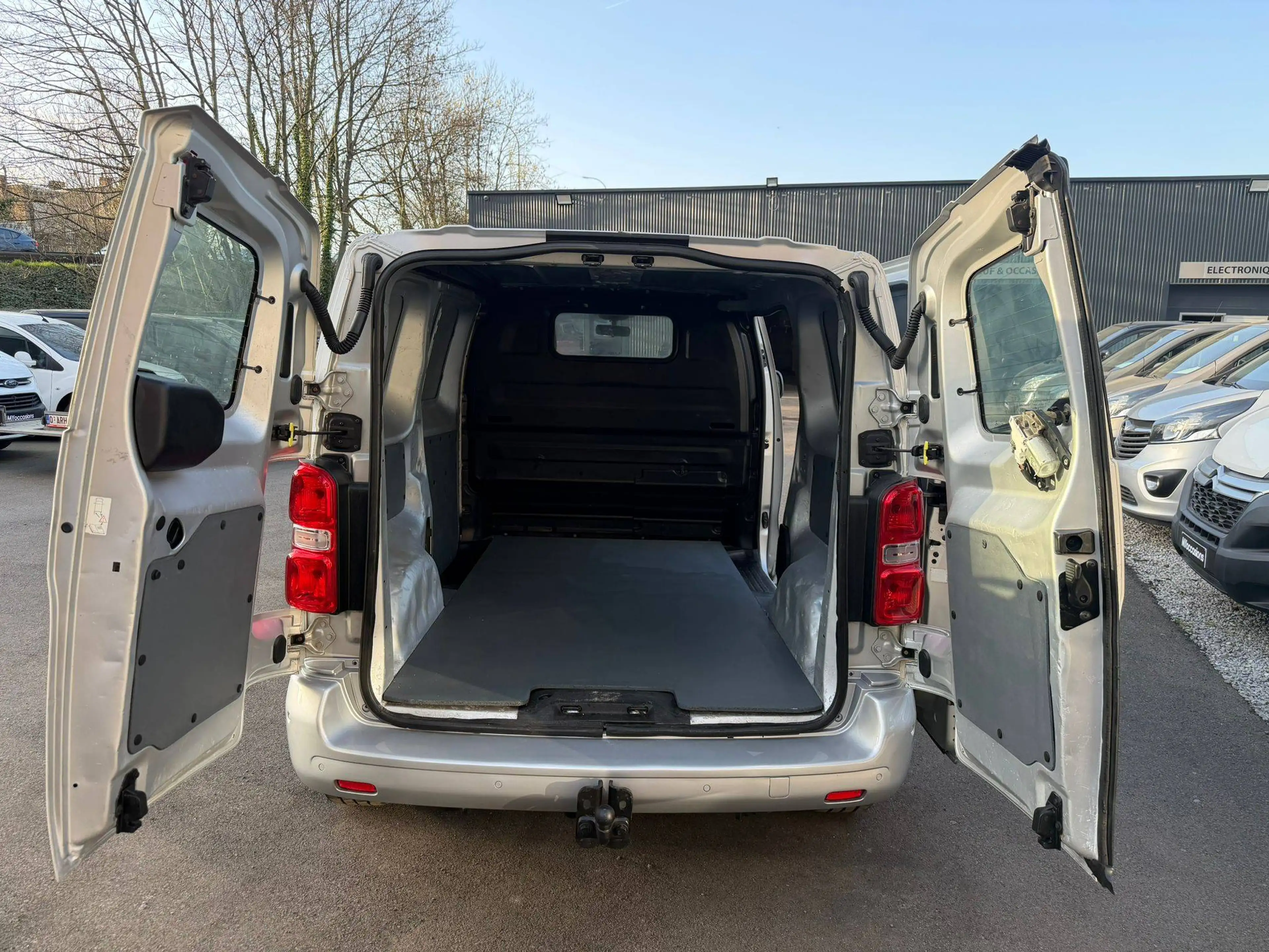 Peugeot Expert 2.0 BlueHDi L2 - EURO 6b - UTILITAIRE - 3 PLACES - A VOIR — photo 9