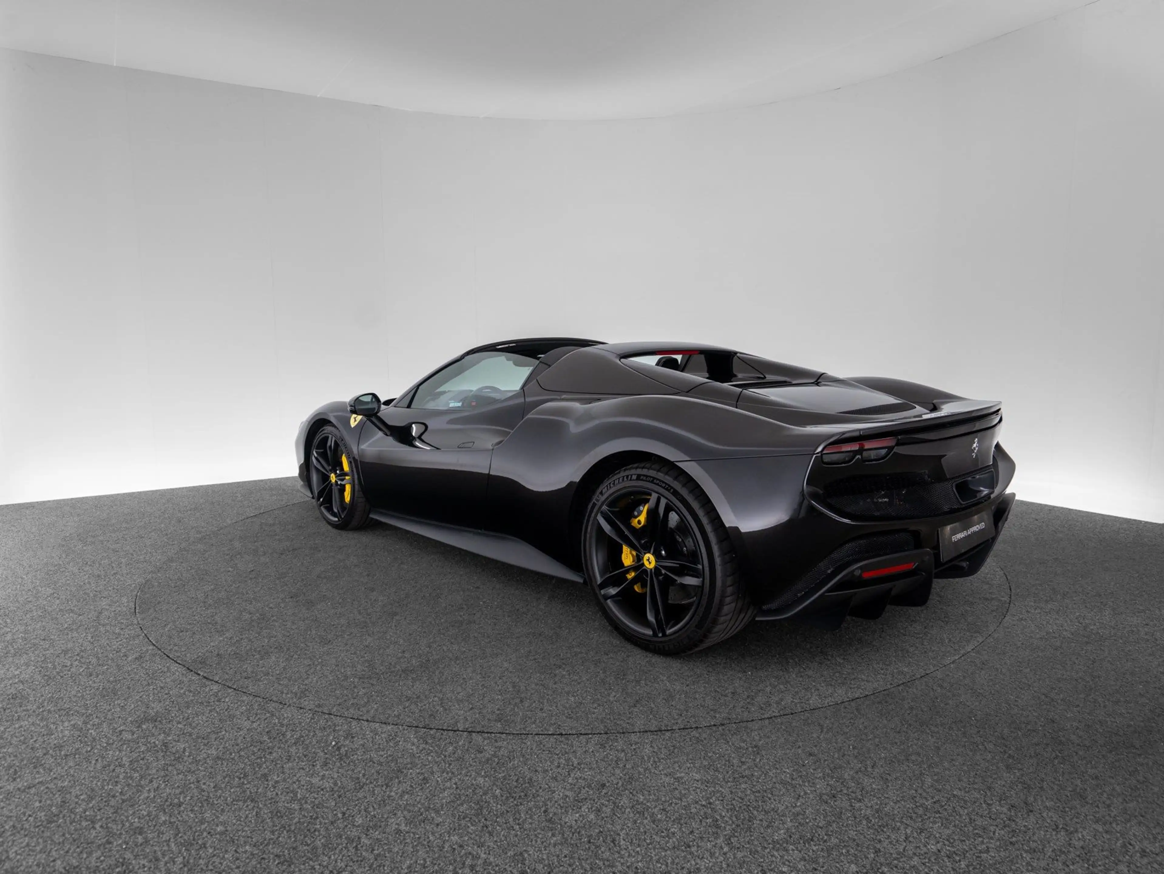 Ferrari 296 GTS — photo 7