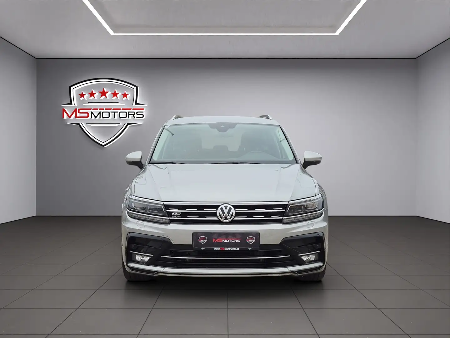 Volkswagen Tiguan 2,0 TDI DSG*R-LINE*RFK*ACC*AHK*KREDIT*GARANTIE Grau - 2