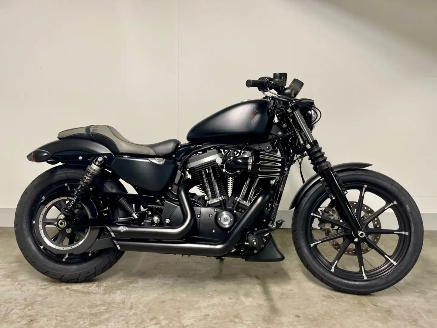 Harley-Davidson Sportster XL883N IRON Negru - 1