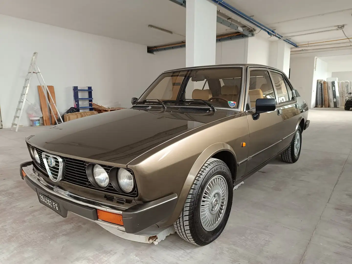 Alfa Romeo Alfetta 2.0 Quadrifoglio oro CARBURATORI Brown - 1