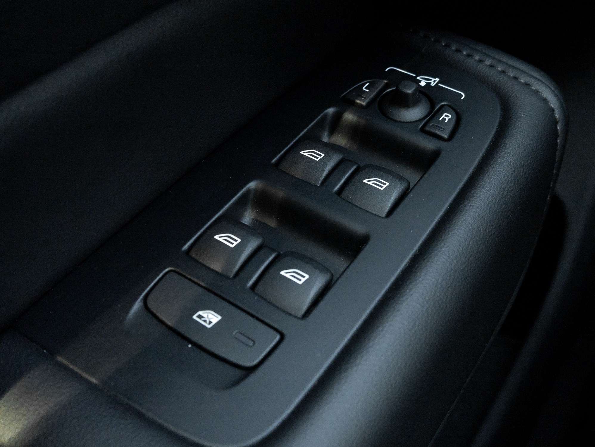 2025 Volvo XC60 B5 AWD Core |VOLVO CPO RATE fr 3.49%* |21" WHEELS thumb 13
