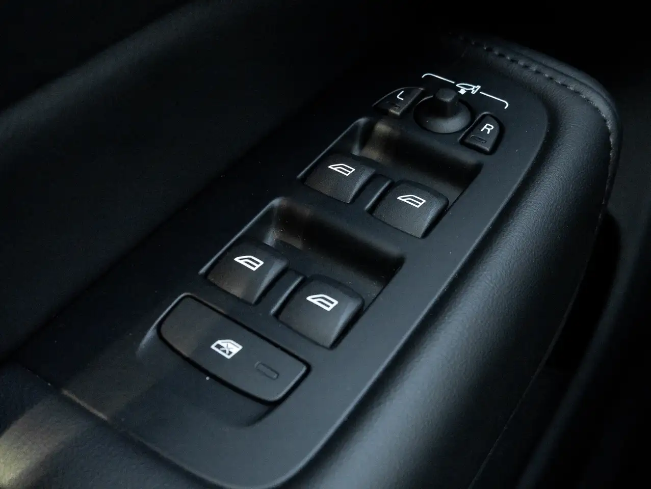 Volvo XC60 снимка Volvo XC60