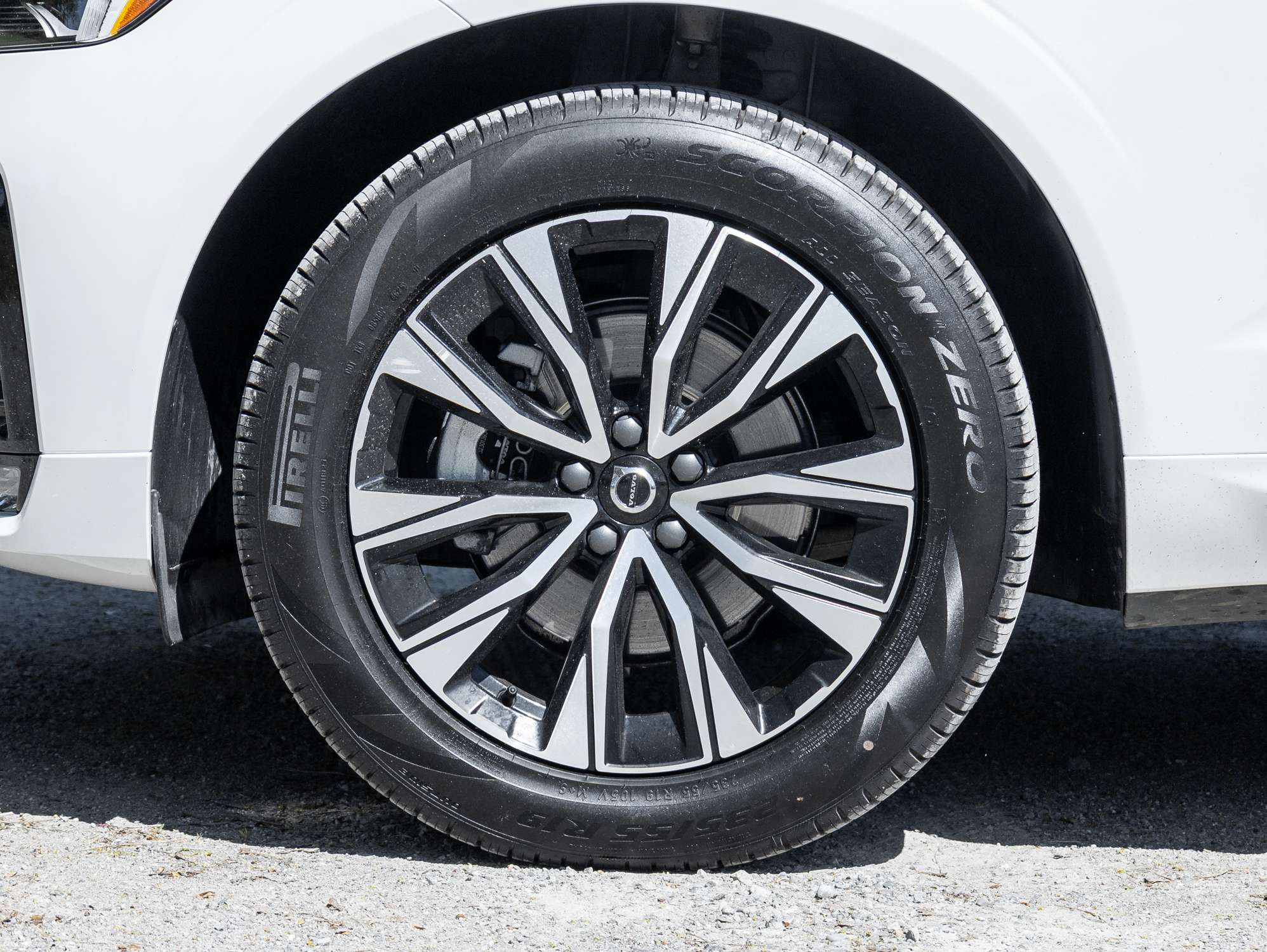 2025 Volvo XC60 B5 AWD Core |VOLVO CPO RATE fr 3.49%* |21" WHEELS alt 4