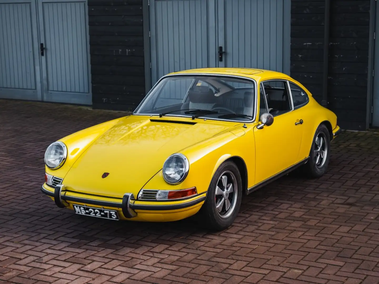 Porsche 911 S Coupe light yellow matching numbers Geel - 1