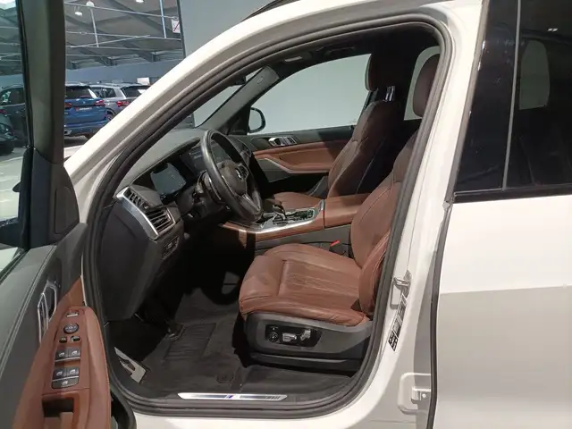 BMW X5 view 8