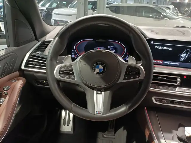 BMW X5 view 10