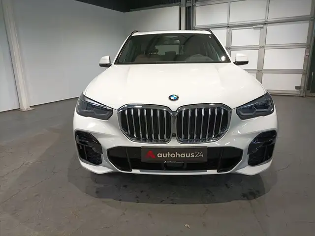 BMW X5 view 2