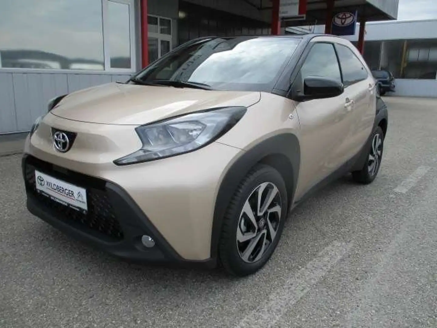 Toyota Aygo X 1,0 VVT-i Pulse KOMFORT !!! TOP FINANZIEREN Beige - 2