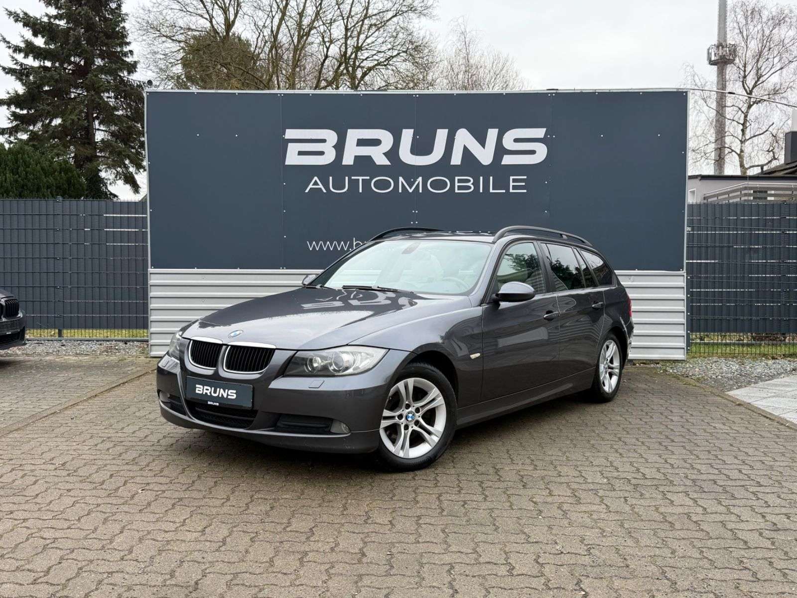 Second hand Bmw 3 Series 320