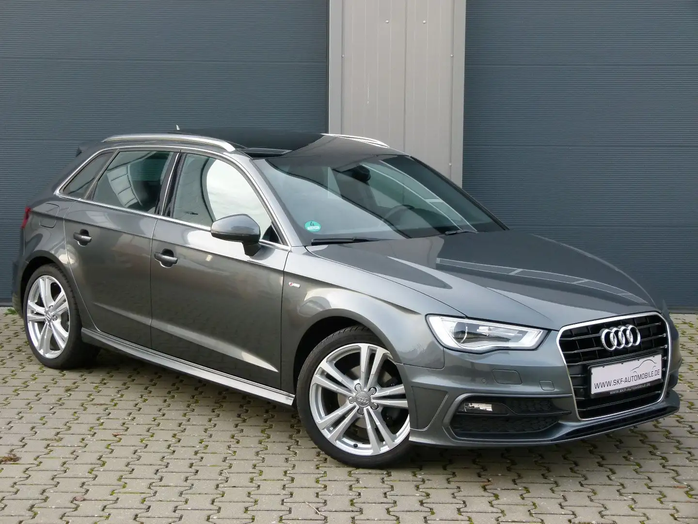 Audi A3 Sportpaket S-Line Xenon Navi Pano. B/O 1-Hand Grau - 2