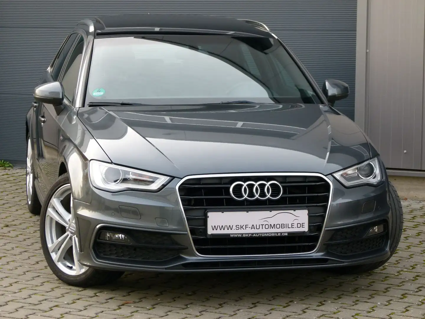 Audi A3 Sportpaket S-Line Xenon Navi Pano. B/O 1-Hand Grau - 1